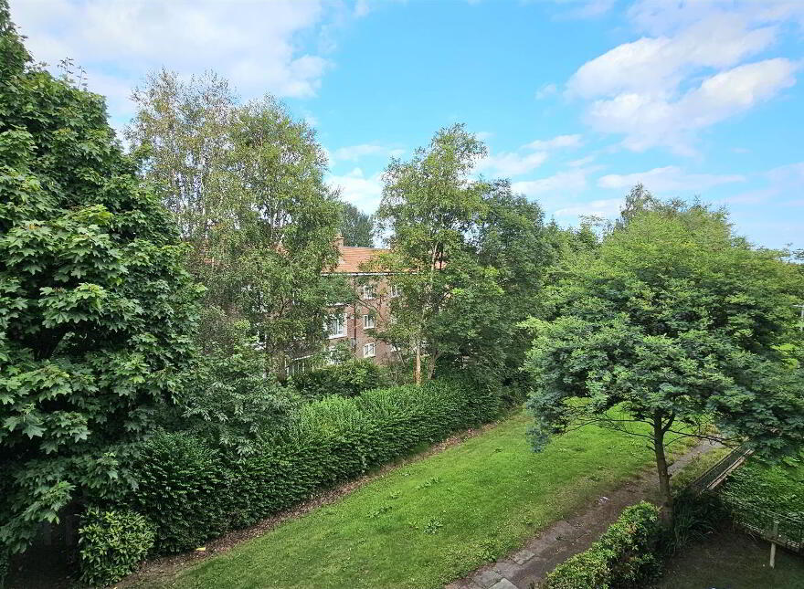 30 Rosebrook Grove, Carrickfergus, BT38 8NS