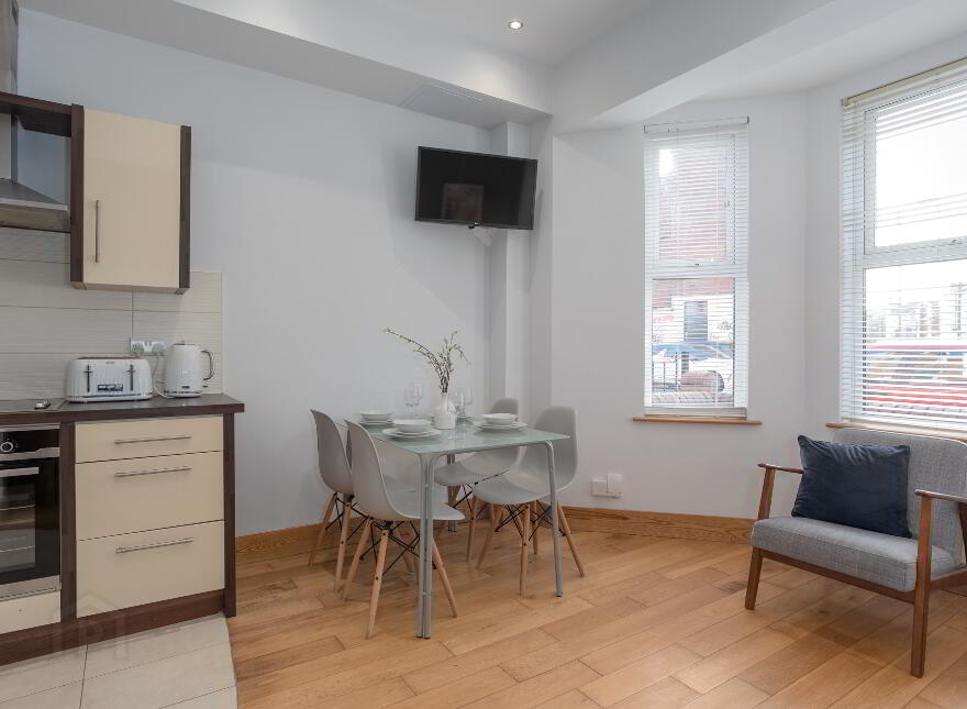 Unit A, 68 Cromwell Road, Botanic, South Belfast, Belfast, BT7 1JX