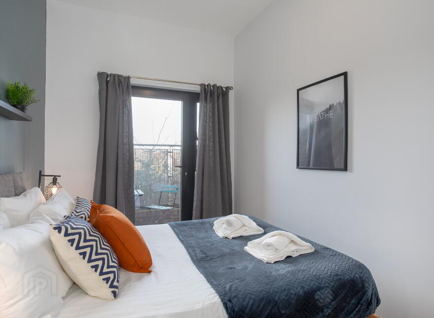 Unit A, 68 Cromwell Road, Botanic, South Belfast, Belfast, BT7 1JX