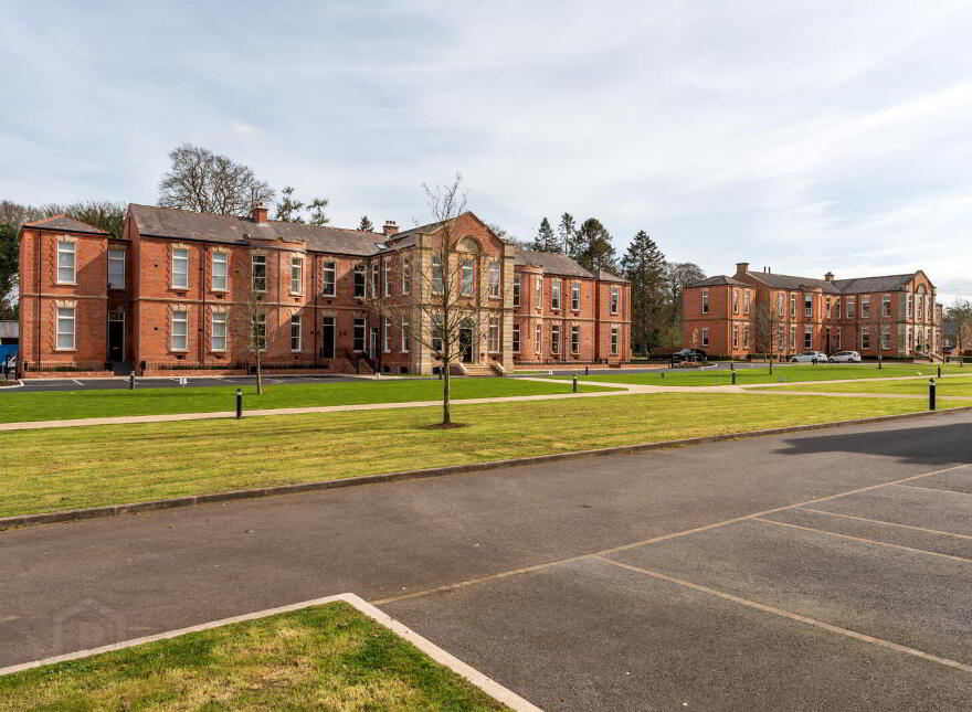 Apt 4 Pavilion, 8 Shaw's Bridge, Belvoir Park