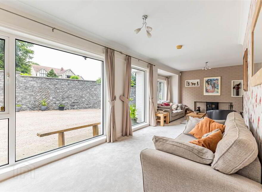 251 Hillhall Road, Lisburn, BT27 5JQ