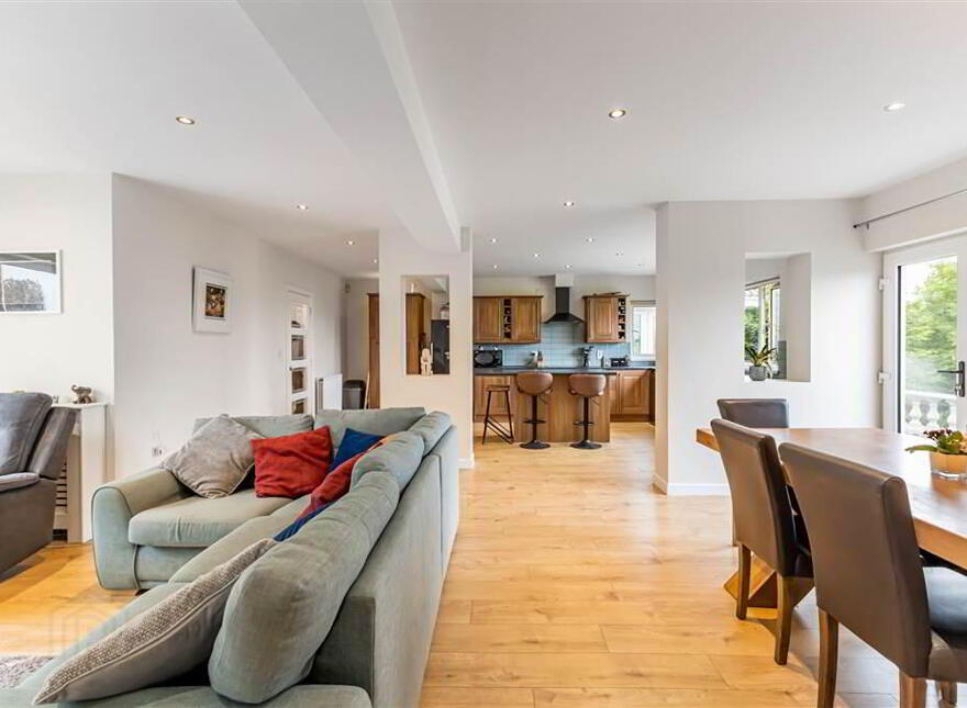 251 Hillhall Road, Lisburn, BT27 5JQ