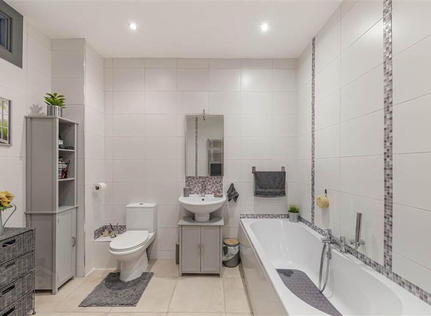 Apt 13, Old Golf Course Park, Dunmurry, Belfast, BT17 0FH