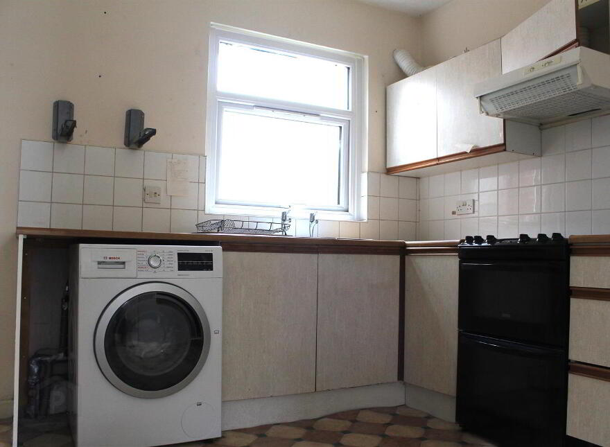 81 Avoniel Road, Belfast, BT5 4SE