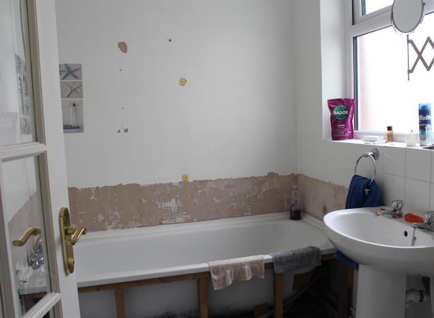 81 Avoniel Road, Belfast, BT5 4SE