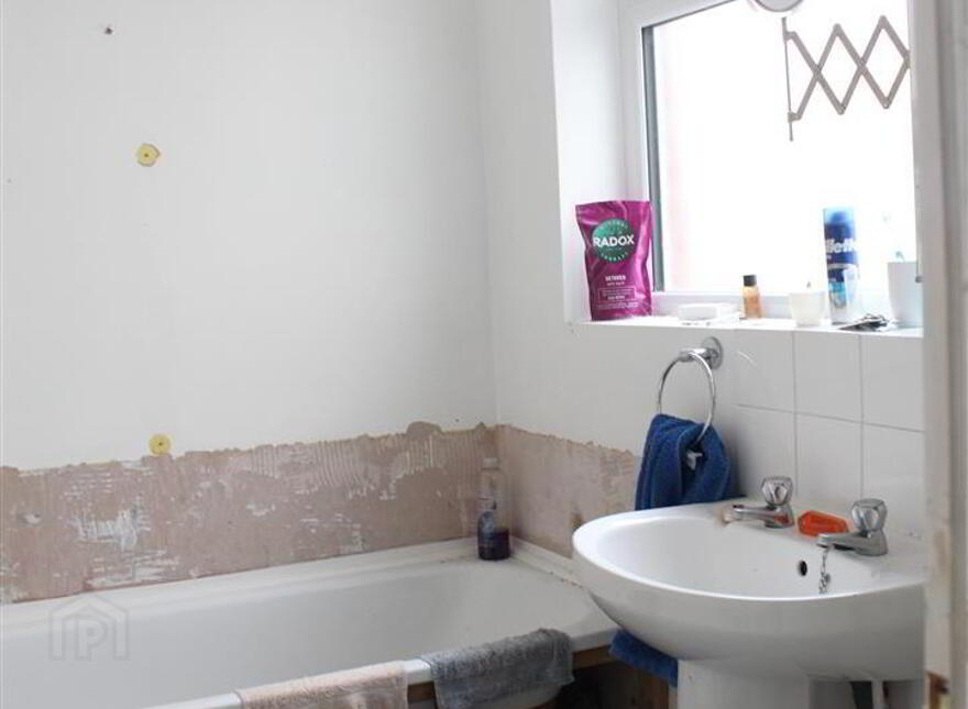 81 Avoniel Road, Belfast, BT5 4SE