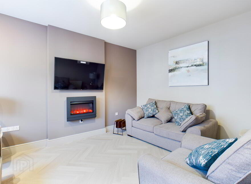 25 Knockagh Chase, Greenisland, Carrickfergus, BT38 8GU