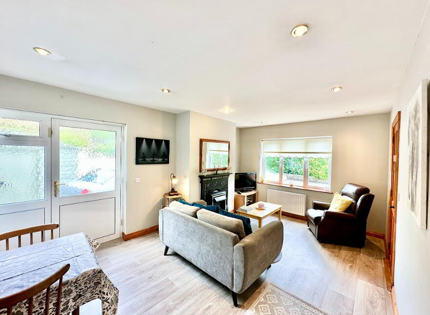 Scart, Milford, Charleville, P56W827