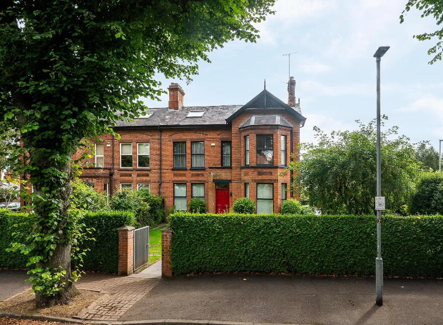27 Knockbreda Park, Belfast, BT6 0HB photo