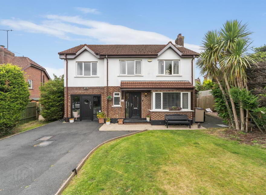 6 Baronscourt Gardens, Saintfield Road, Carryduff, Belfast, BT8 8EW photo