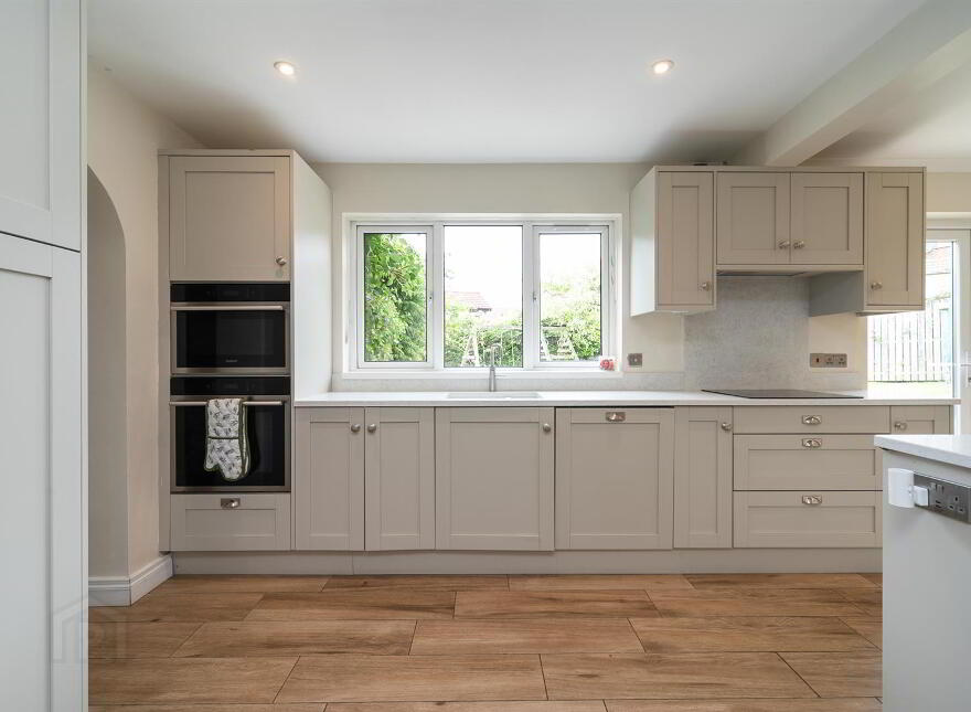 6 Baronscourt Gardens, Saintfield Road, Carryduff, Belfast, BT8 8EW
