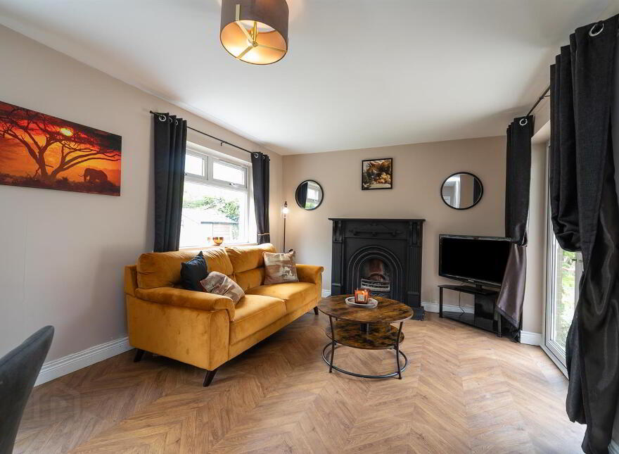 6 Baronscourt Gardens, Saintfield Road, Carryduff, Belfast, BT8 8EW