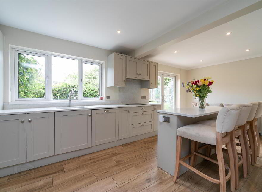 6 Baronscourt Gardens, Saintfield Road, Carryduff, Belfast, BT8 8EW