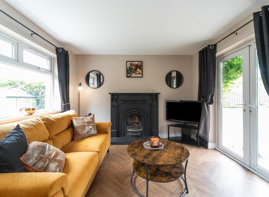 6 Baronscourt Gardens, Saintfield Road, Carryduff, Belfast, BT8 8EW