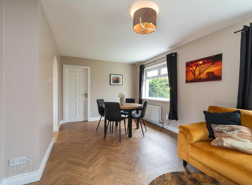 6 Baronscourt Gardens, Saintfield Road, Carryduff, Belfast, BT8 8EW
