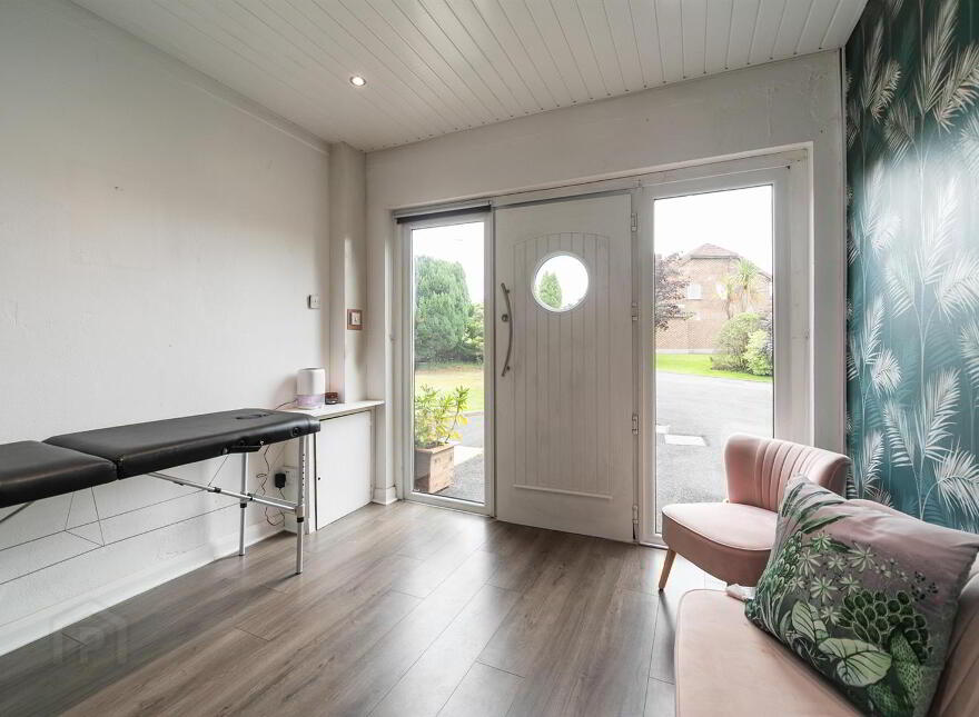 6 Baronscourt Gardens, Saintfield Road, Carryduff, Belfast, BT8 8EW