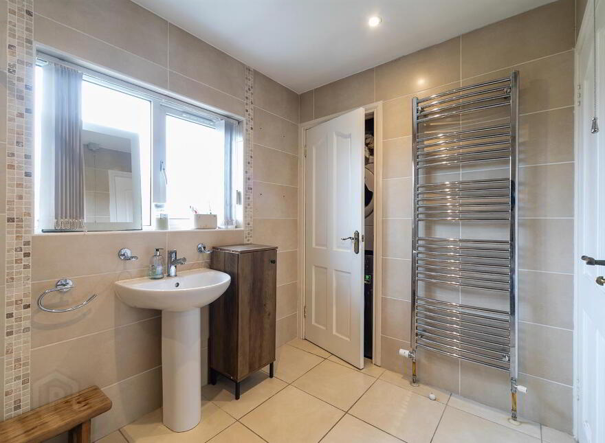 6 Baronscourt Gardens, Saintfield Road, Carryduff, Belfast, BT8 8EW