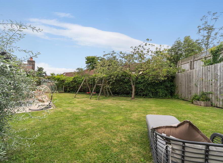 6 Baronscourt Gardens, Saintfield Road, Carryduff, Belfast, BT8 8EW