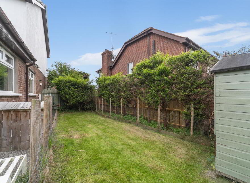 6 Baronscourt Gardens, Saintfield Road, Carryduff, Belfast, BT8 8EW