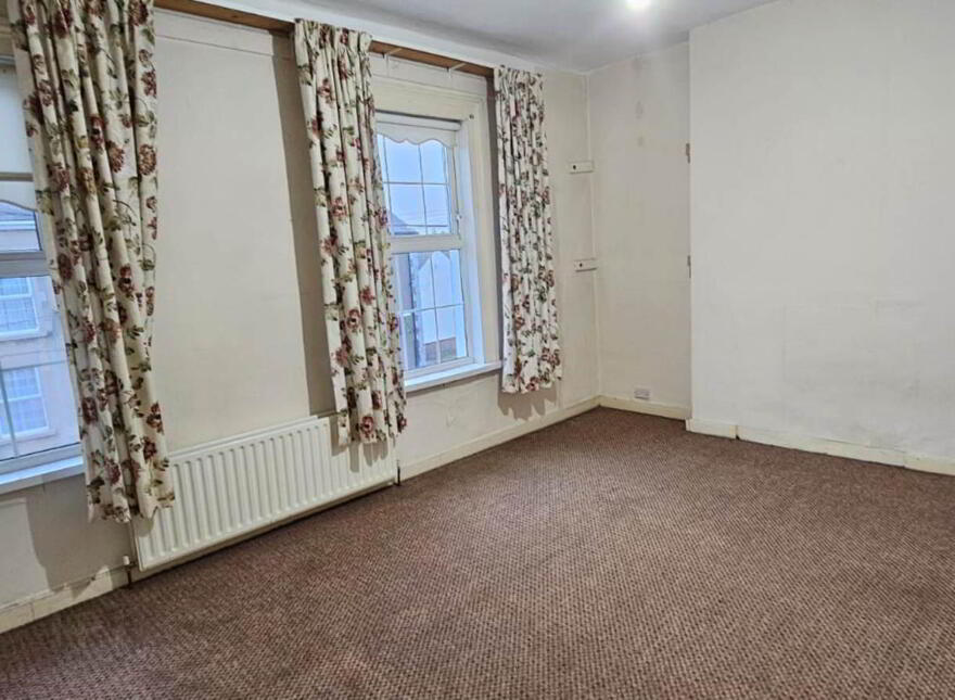 Ballyduff Terrace, Main Street, Lifford, F93F2NC