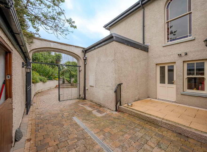Briar Hill House, 3 Newtownards Road, Greyabbey, BT22 2QQ