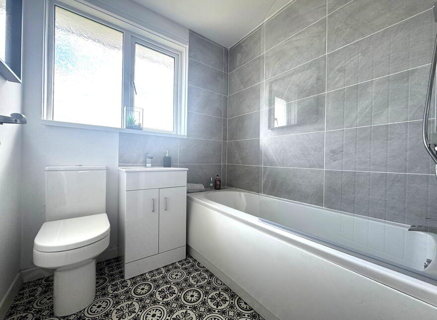 28 Lennox Avenue, Carrickfergus, BT38 7BB