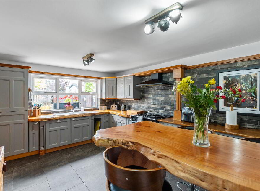 34 Village Hill, Straid, Ballyclare, BT39 9WQ