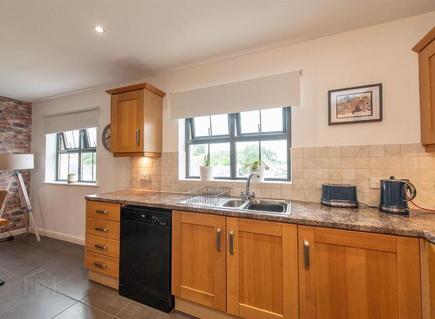10 Drummond Park, Ballynahinch, BT24 8GE