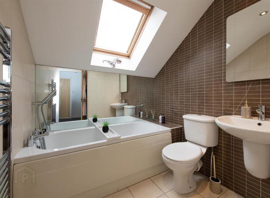 10 Drummond Park, Ballynahinch, BT24 8GE