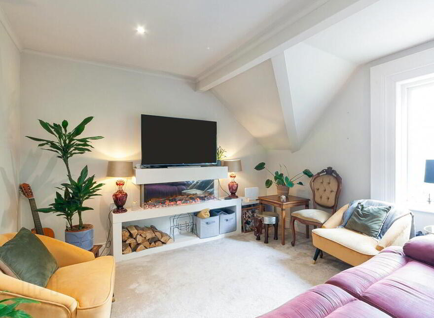 Apt 3, 79 Marlborough Park South, Malone Road, Belfast, BT9 6HS
