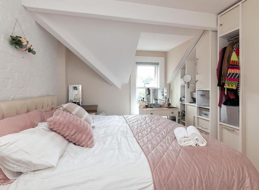 Apt 3, 79 Marlborough Park South, Malone Road, Belfast, BT9 6HS