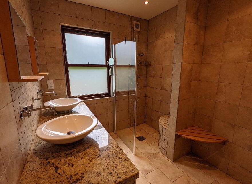 33 Seahill Road, Holywood, BT18 0DJ