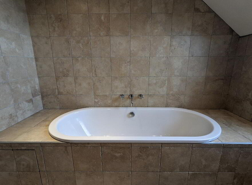 33 Seahill Road, Holywood, BT18 0DJ