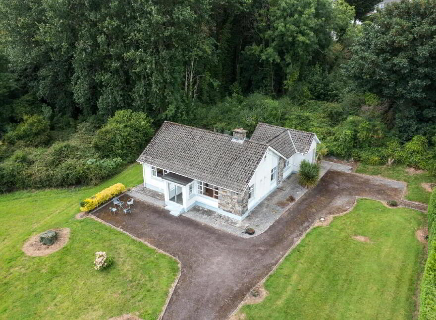 The Bungalow, Banagher, Piltown, E32A814 photo