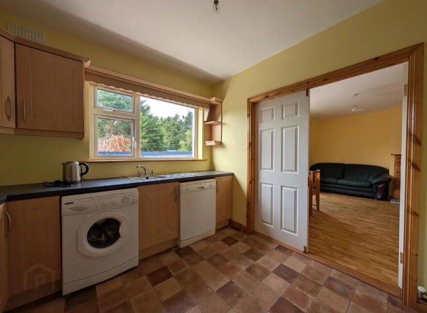 2 Chapel Row, Swinford, F12HR26