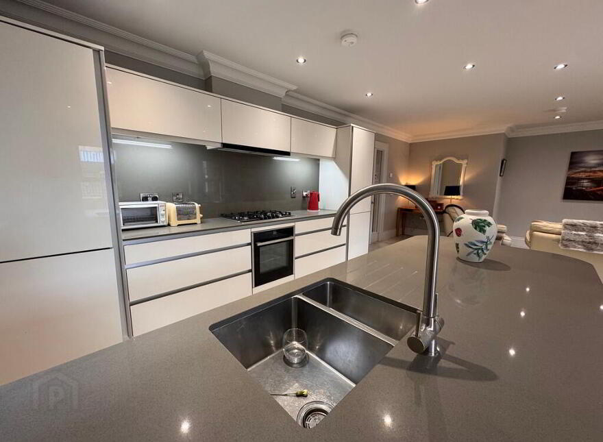 Apt 2, 1 Montpelier Park, 102 Malone Road, Belfast, BT9 5RS