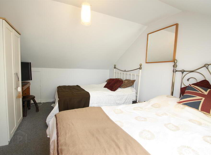 5 The Grove, Ballynahinch, BT24 8HR