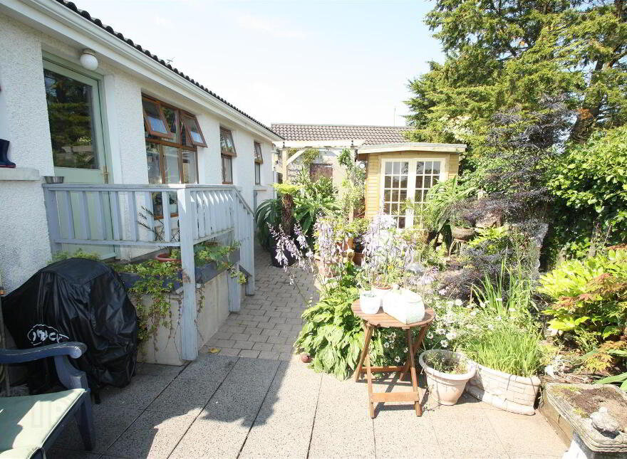5 The Grove, Ballynahinch, BT24 8HR