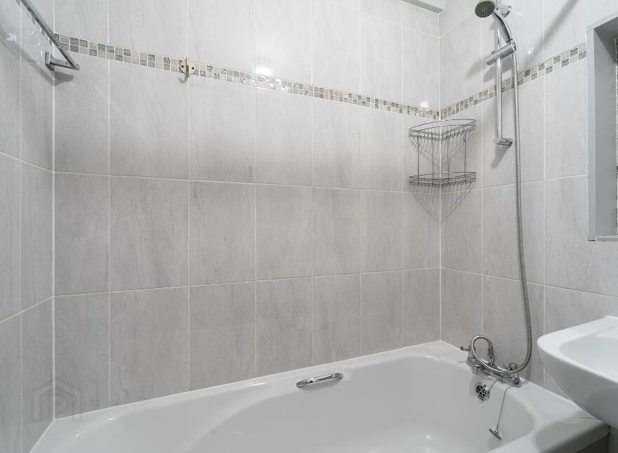 2 Salisbury Street, Dublin Road, Belfast, BT7 1AH