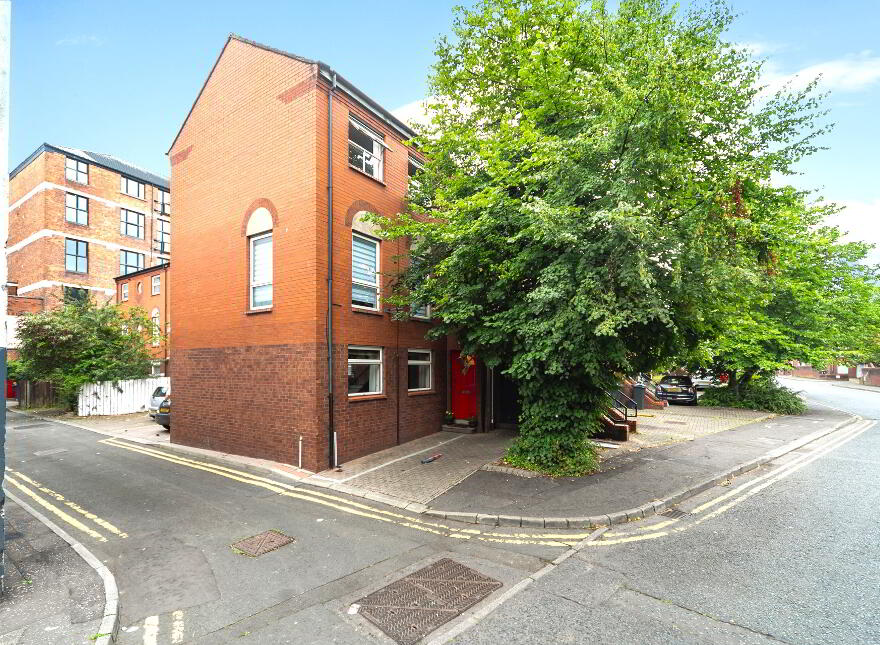 2 Salisbury Street, Dublin Road, Belfast, BT7 1AH