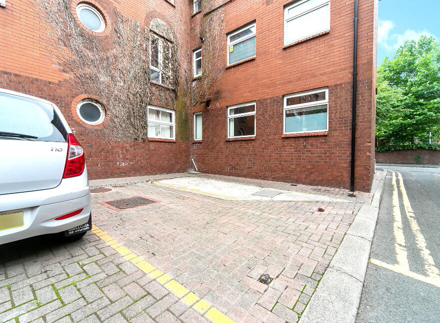 2 Salisbury Street, Dublin Road, Belfast, BT7 1AH