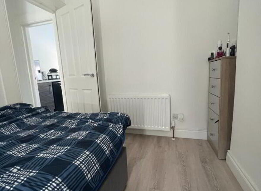 Apt 2, 34 Lisburn Road, Belfast, BT9 6AA