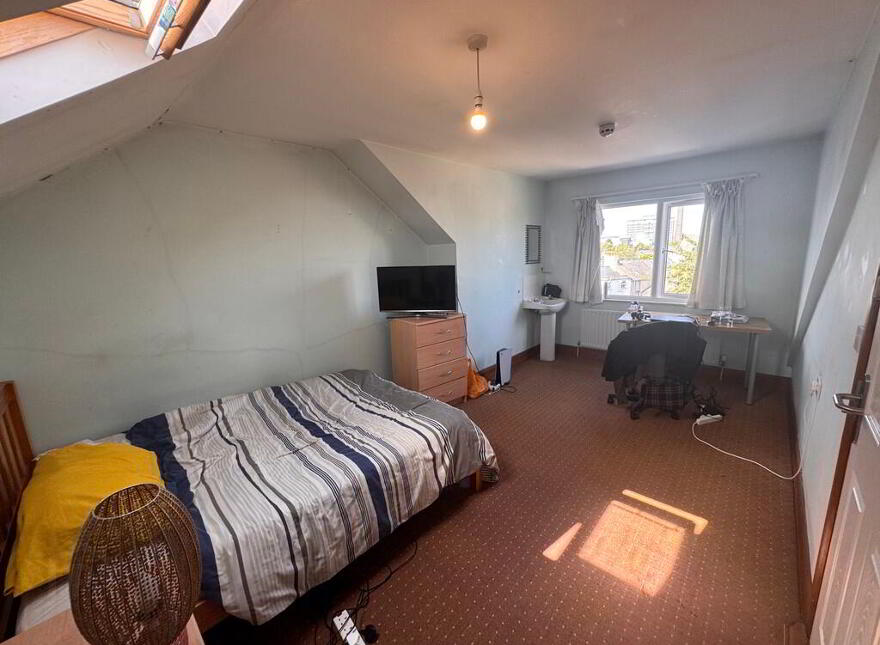 Flat 2, 6 Eglantine Avenue, Belfast, BT9 6DX