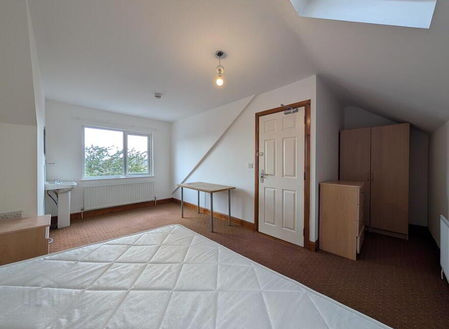 Flat 2, 6 Eglantine Avenue, Belfast, BT9 6DX