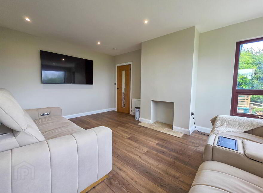 53 O'Neill Road, Newtownabbey, BT36 6UN