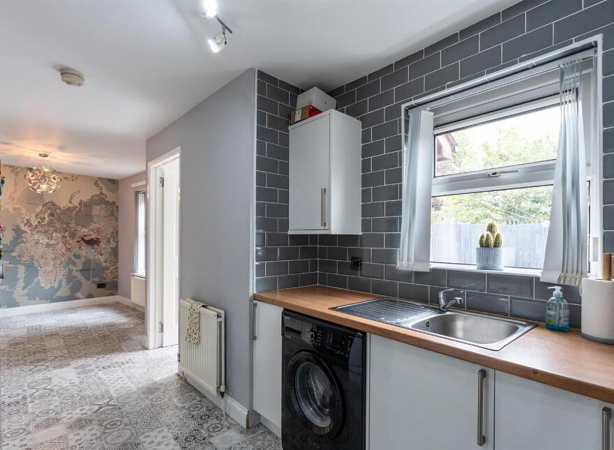 8 Avoniel Road, Belfast, BT5 4SF