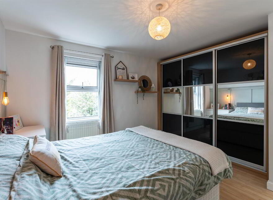8 Avoniel Road, Belfast, BT5 4SF