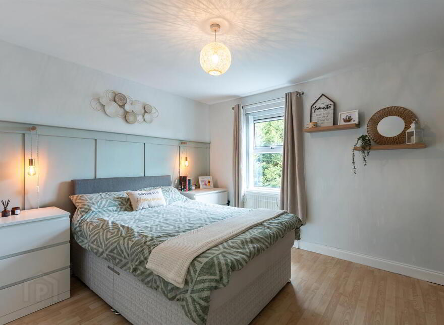 8 Avoniel Road, Belfast, BT5 4SF