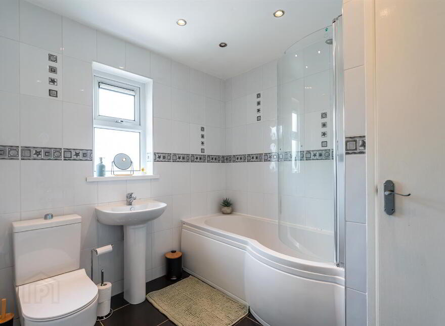 8 Avoniel Road, Belfast, BT5 4SF