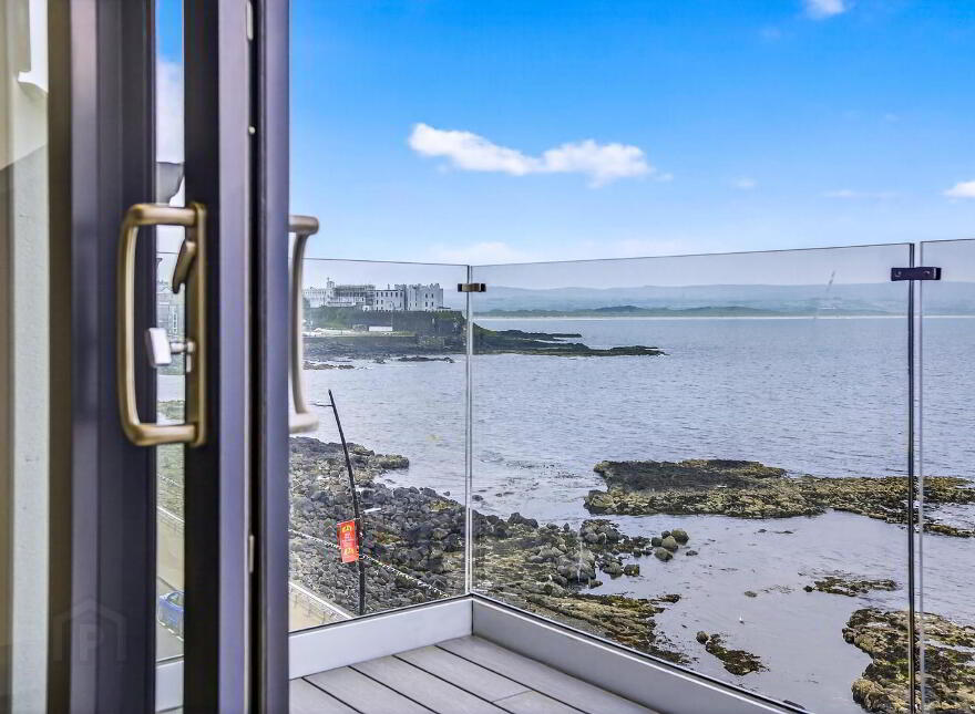 Penthouse Apartment, 17 The Promenade, Portstewart, BT55 7AH